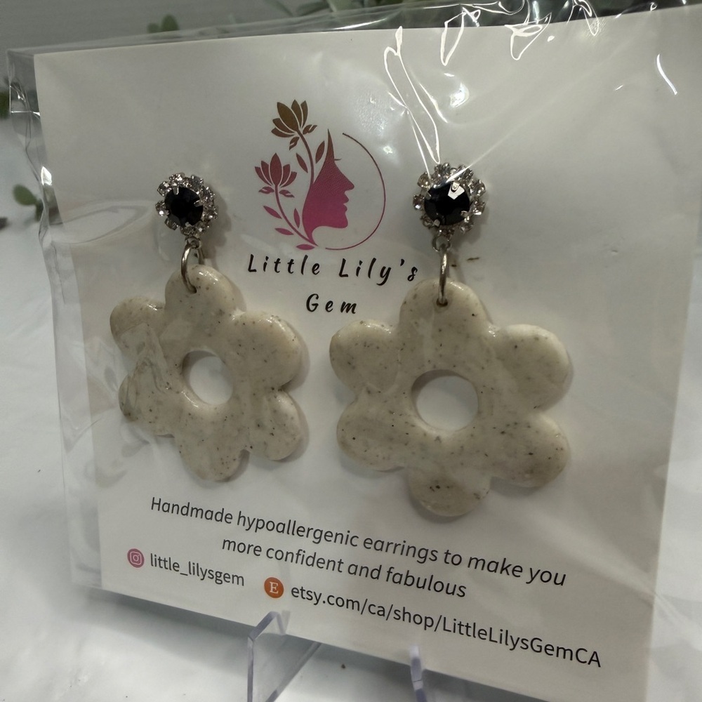 Handmade Natural Flower Earrings - Picture 3 of 7